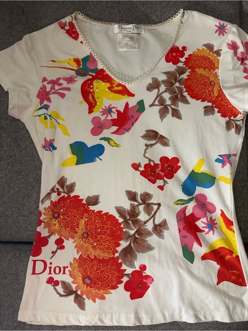Dior White V-Neck Floral Tee with Multicolor Accents 🔥